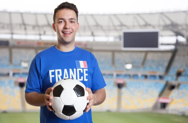 Fã de futebol francês com bola no estádio — Fotografia de Stock