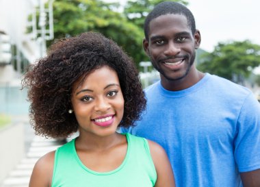Afrikalı-Amerikalı kadın kocası ile