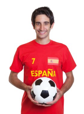Siyah saçlı ve topu ile mutlu İspanyol futbol fan