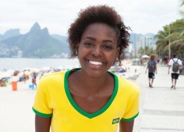 Rio de Janeiro, Brezilya Jersey'deki mutlu kadın