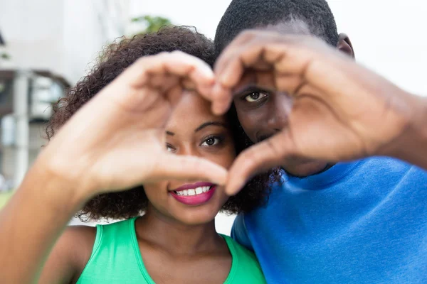 Afrikaans Amerikaans paar verliefd — Stockfoto