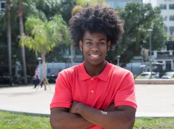African young adult with typical afro hairstyle looking at camer — Stock Photo, Image