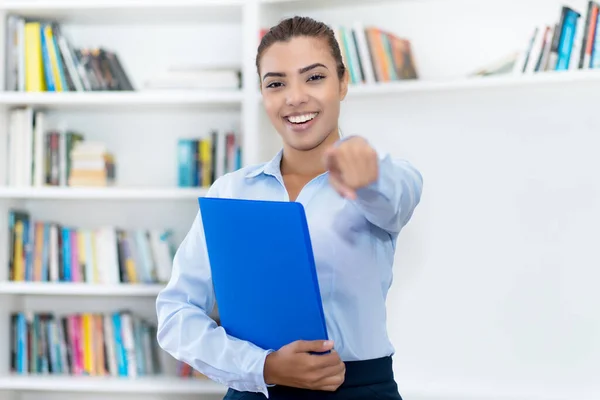 Estágio Negócios Feminino Bastante Hispânico Escritório Empresa — Fotografia de Stock