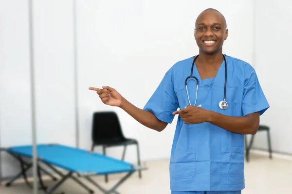 Mature Adult Afro American Male Doctor Vaccination Station Vacinating Patients — Stock Photo, Image