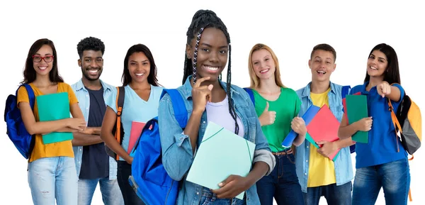 Skrattar Afro Amerikanska Kvinnliga Student Med Grupp Internationella Studenter Isolerad — Stockfoto