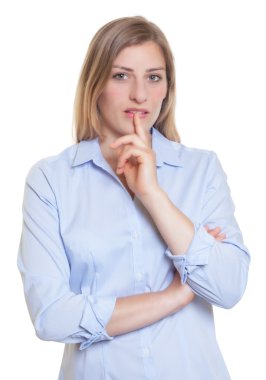 Düşünme sarışın Alman kadın mavi bluz 