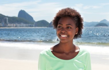 Copacabana Plajı'nda Brezilyalı kadın rüya
