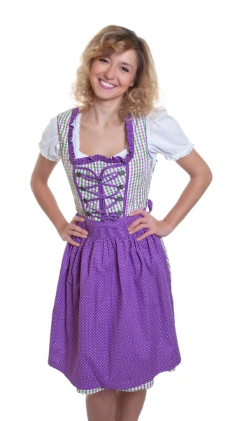 Ständiga bayerska kvinna med lockigt blont hår — Stockfoto