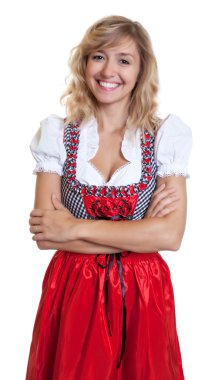 Alman kadın bir geleneksel Bavyera dirndl gülüyor