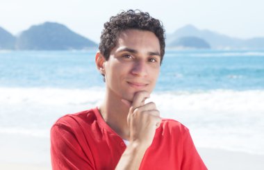 Plaj havalı Arjantinli çocuğa