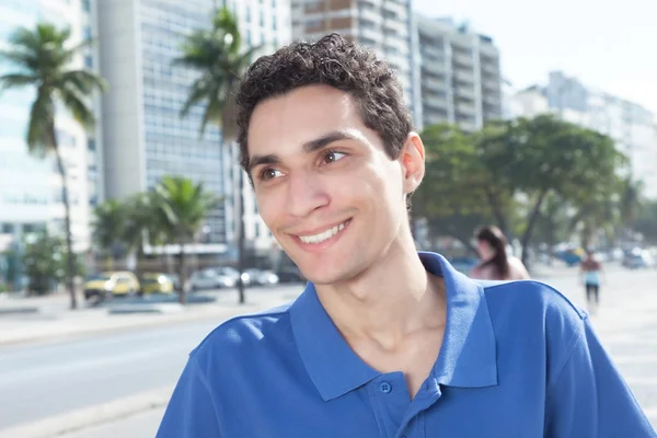 Bello ragazzo argentino in città — Foto Stock