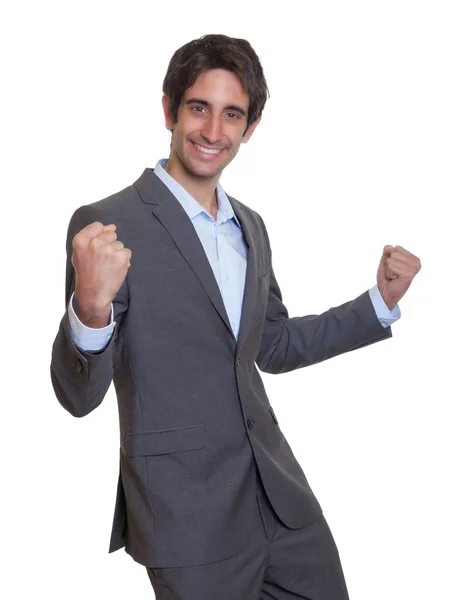 Cheering latim empresário com terno e cabelo curto — Fotografia de Stock