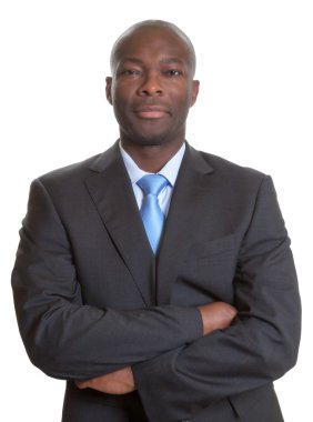 Yakışıklı Afrika işadamı koyu elbiseli