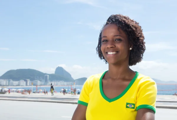 Směje se brazilské sportovní fanoušek na Rio de Janeiro — Stock fotografie