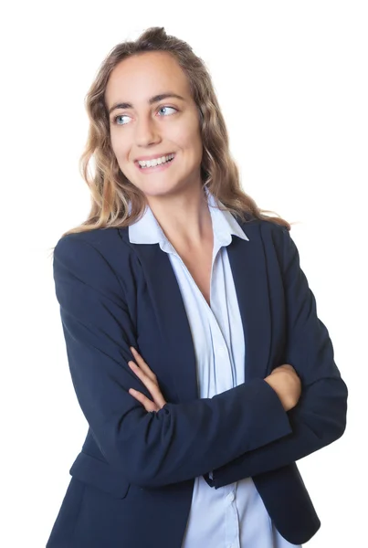 Mujer de negocios rubia con ojos azules y chaqueta mirando hacia los lados — Foto de Stock