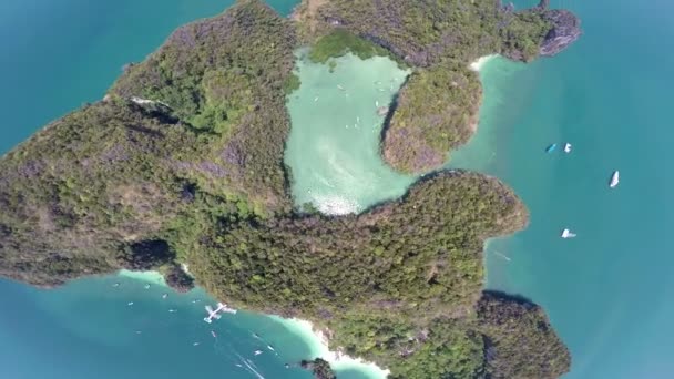 Luchtfoto van tropische eiland, Koh Hong, Krabi, Thailand — Stockvideo