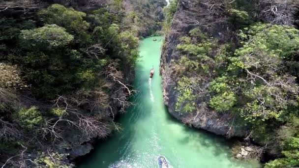 Luchtfoto van tropische eiland, Koh Hong, Krabi, Thailand — Stockvideo