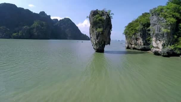 Vista aérea da ilha James Bond, província de Phang Nga, Tailândia — Vídeo de Stock