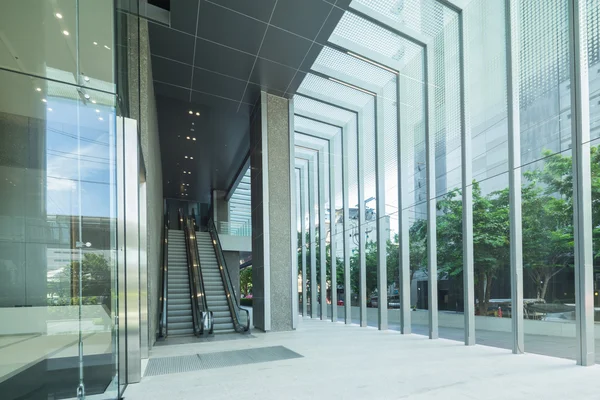 Yürüyen merdiven girişinde