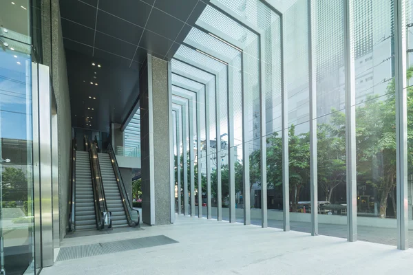 Yürüyen merdiven girişinde