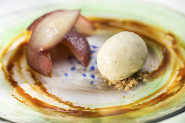 Bağlantı noktası Haşlanmış armut, mavi peynir dondurma