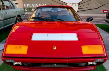 Doha, Katar: 4 Mart 2020: 1984 ferrari 512 bb klasik spor araba