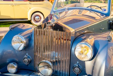 Doha, Katar - 30 Mart 2020: 1948 Rolls Royce Silver Wraith Blue Cabriolet
