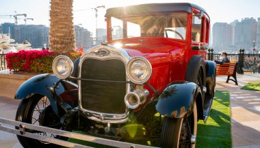 Doha, Katar - 30 Mart 2020: 1929 Ford model klasik bir araba