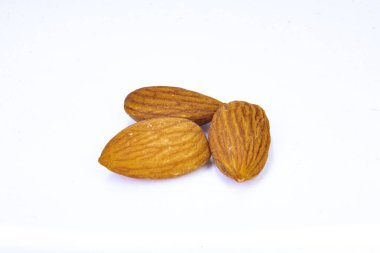 Ceviz, badem, fındık ve kuru üzüm karışımı sağlıklı çerez karışık fındık ve kurutulmuş meyve..