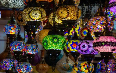 çok renkli Türk fenerleri geleneksel