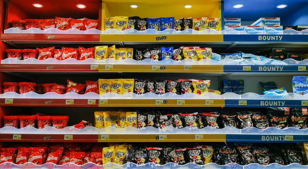 Doha Catar Março 2020 Doces Chocolates Venda Supermercado Doce — Fotografia de Stock
