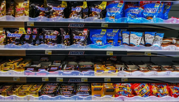 Doha Katar Marca 2020 Słodycze Czekoladki Sprzedaż Supermarkecie Cukierki — Zdjęcie stockowe