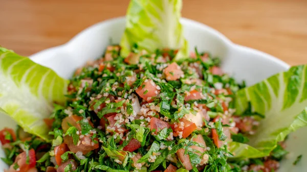 Tazón Delicioso Tabbouleh Fresco Tabbouli Ensalada Con Perejil Menta Tomate —  Fotos de Stock