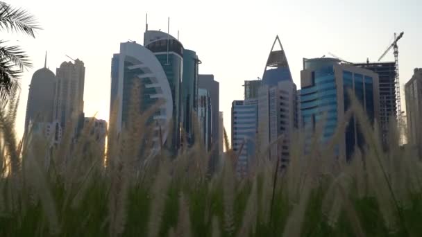 Doha Qatar November 2020 Skyline Qatar City Sunset Gloomy Sky — 비디오