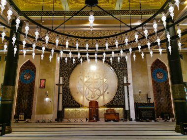 Doha, Katar - 26 Aralık 2016: Katara, Doha 'daki camide İslami sanat ve güzel süsler.