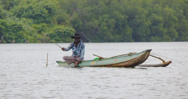 Srí Lanka Srilankan Cestovního Ruchu Rybář Jezera Akci Při Rybolovu — Stock fotografie