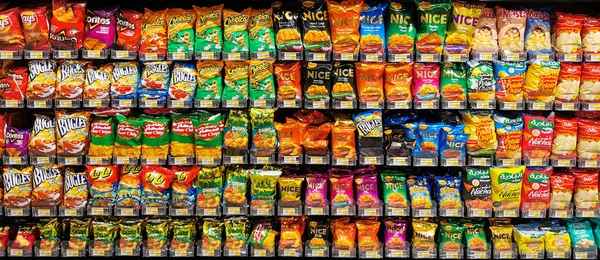 Batatas Fritas Para Venda Supermercado — Fotografia de Stock