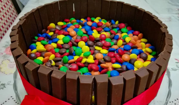 Gâteau Chocolat Kitkat Avec Cailloux Kit Kat Barre Chocolat Cassée — Photo