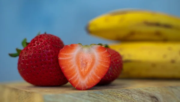 Meng Vruchten Bovenop Een Houten Stuk Mengsel Van Vruchten — Stockfoto