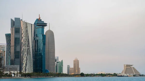여름에는 카타르 스카이라인 — 스톡 사진