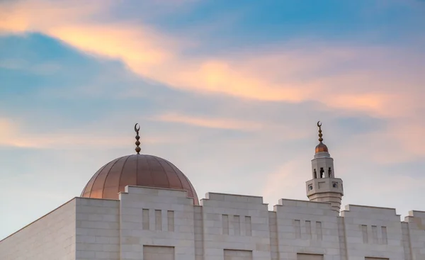 Minarete Mezquita Musulmana Con Nube Oscura Durante Día Lluvioso Qatar —  Fotos de Stock