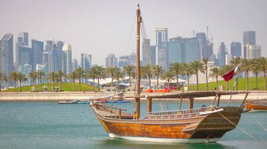 Katar, geleneksel dhow. ile birlikte ufuk çizgisi. Seçmeli odak