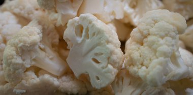 Lezzetli ve doğal dilimlenmiş karnabahar turşusu.