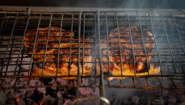 Frango Bbq Preparação Grelha Carvão — Fotografia de Stock