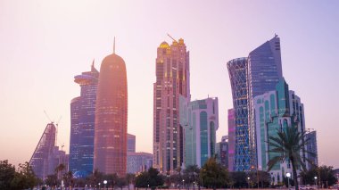 12 Şubat 2021 - Katar 'ın Başkenti Renkli Skyline.