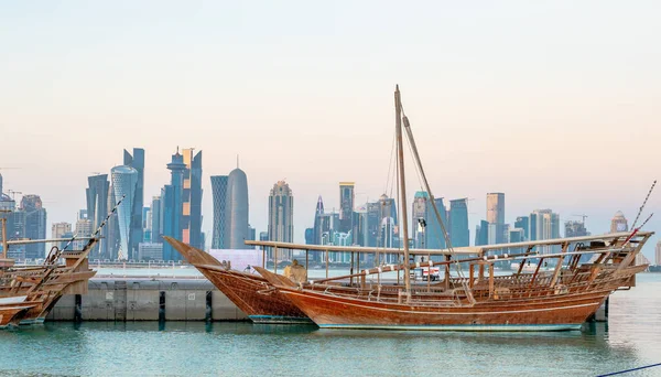 Traditional Arabic Dhow Boats Doha Skyline Selective Focus — Stock Photo, Image