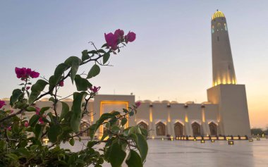 İmam Abdul Wahab Camii: Katar Devleti Büyük Camisi. Seçici odak
