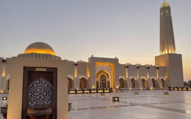 İmam Abdul Wahab Camii: Katar Devleti Büyük Camisi. Seçici odak
