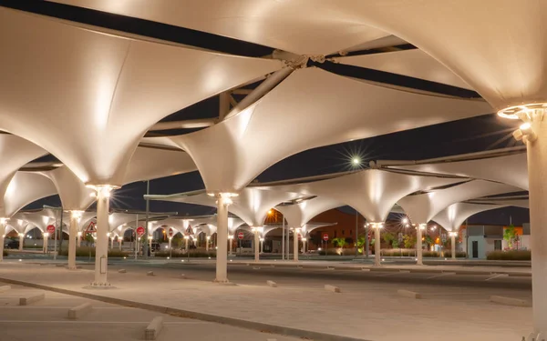 Doha Qatar Mayo 2021 Aparcamiento Con Sombrilla Para Dar Sombra — Foto de Stock