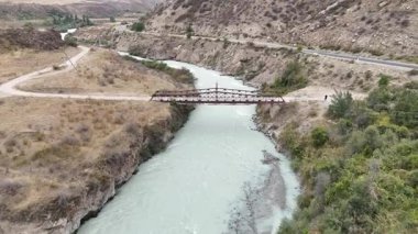 Bishkek Kırgızistan 'daki Shabdan Batyr köprüsünün çoğu, Chong-Kemin Milli Parkı